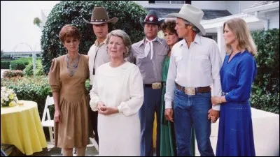 Comment s'intitule la série dérivée de ''Dallas'' ?