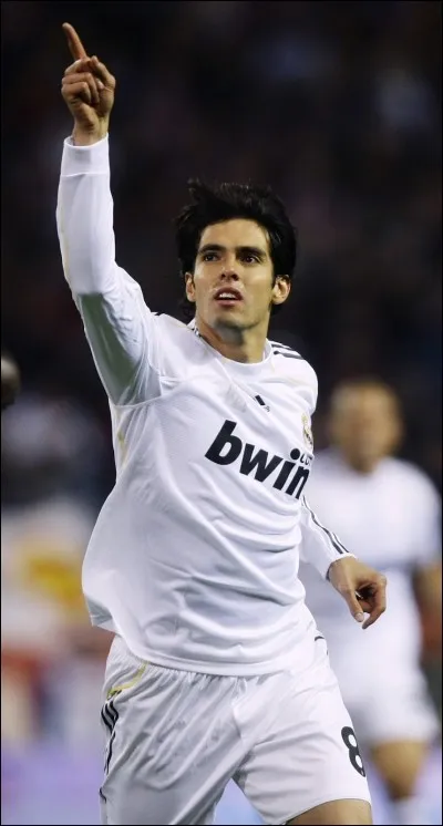 En 2009, Kakà a quitté l'équipe ... afin de rejoindre le Real Madrid