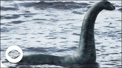 Dans le monde du canular le monstre du Loch Ness est au rang des superstars. Quel est son surnom ?