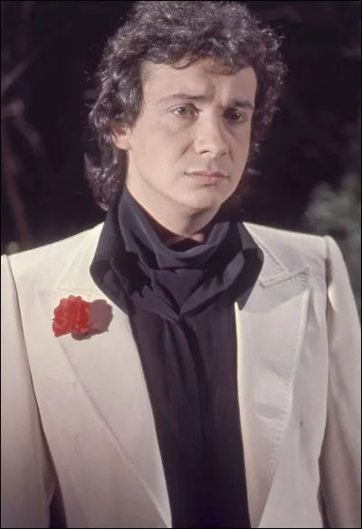 Qui lui disait, quand il était tout petit, que le centre du monde, c'est un pont démoli" ?