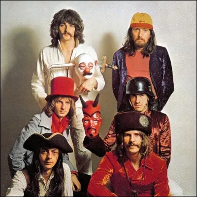 De qui parlaient-ils en chantant "Je cherchais une reine pour aller danser..."