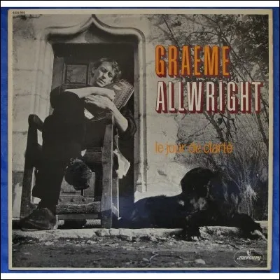 Elle l'emmène écouter les sirènes, elle le prend la main pour passer une nuit sans fin...