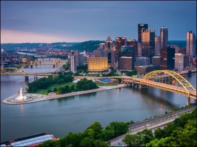 Quelle lettre, supprim&eacute;e du nom Pittsburgh en 1890, a &eacute;t&eacute; r&eacute;tablie en 1911 &agrave; la demande g&eacute;n&eacute;rale ?
