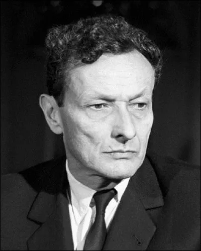Ce comédien (1910-1994) a joué au théâtre de l'Atelier, à la Comédie française, au théâtre Marigny, également au cinéma dans "Les Enfants du paradis"; il a été aussi metteur en scène et a dirigé le théâtre de l'Odéon. Il se prénommait :