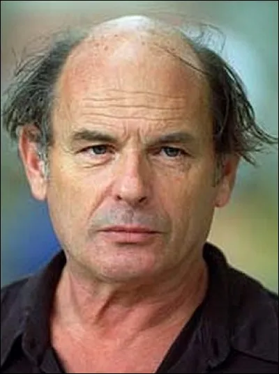 Cet acteur, qu'on a pu voir dans "Une chambre en ville" de Demy, "Passion" de Godard ou "Notre histoire" de Blier a aussi été réalisateur, de "Passe montagne" et "Double messieurs". C'est :