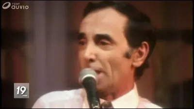 Combien de chansons a-t-il chantées environ ?