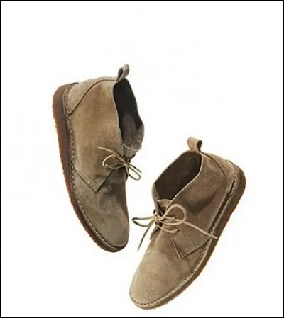 Observez bien l'illustration ! Et dénichez, en plongeant un peu en arrière, à qui sont ces chaussures...