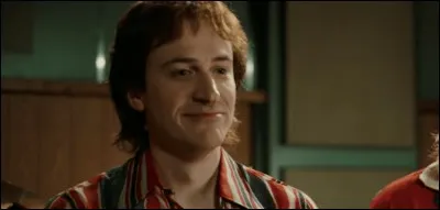 Le bassiste John Deacon est-il arrivé en même temps que Freddie Mercury comme le film le sous-entend ?