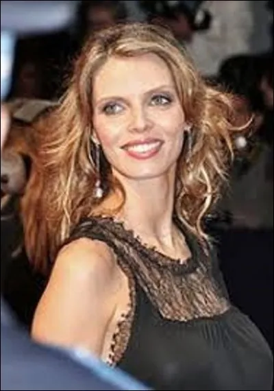 Sylvie Tellier, ex-Miss France née à Nantes le 28 mai, est aujourd'hui une femme d'affaires directrice générale de la société Miss France et de Miss Europe Organisation. En 2015, elle créa l'agence Talent Lab qui a pour but de gérer la reconversion des anciennes Miss. En quelle année devint-elle la 72e Miss France ?