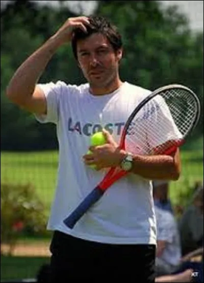 Né à Marseille le 29 mai, Sébastien Grosjean fut un tennisman professionnel de 1996 à 2010. En 2001, il remporta la Coupe Davis et le Masters de Paris-Bercy et fut demi-finaliste dans trois tournois du Grand Chelem. Quel a été sa meilleure place au classement ATP ?