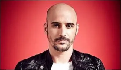 Nicolas-Bonaventure Ciattoni dit Cartman est un humoriste, comédien, chanteur, musicien, producteur, animateur de radio et de télévision qui vit le jour en Corse à Ghisonaccia le 7 septembre. En 2003, il rejoignit l'émission ''La Méthode Cauet'' puis, en 2017, celle d'Arthur ''Pas de ça entre nous'' sur TF1. Sous quel pseudonyme a-t-il chanté ?