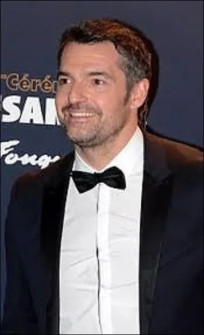 Le 6 décembre, le comédien et humoriste Arnaud Ducret vit le jour à Rouen. Il a joué dans ''Amour et Turbulences'' en 2013, puis ''Adopte un veuf'' en 2016 mais il s'est surtout fait connaître pour le couple formé depuis 2013 avec l'actrice Alix Poisson dans une série humoristique diffusée sur France 2. Quel est son titre ?