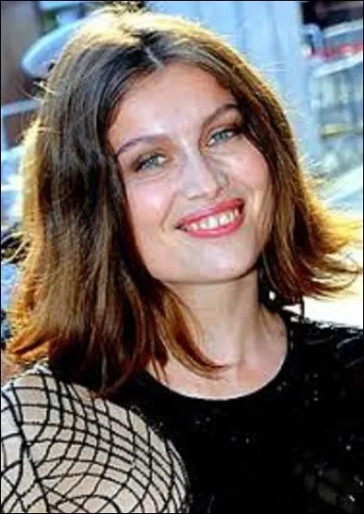 Laetitia Casta est une actrice, mannequin et réalisatrice née le 11 mai 1978 à Pont-Audemer. En 1999, après une carrière de mannequinat, elle débuta au cinéma dans ''Astérix et Obélix contre César'' puis, en 2004, au théâtre dans la pièce ''Ondine'' de Jean Giraudoux dans une mise en scène de Jacques Weber. En 2000, à quelle personnalité succéda-t-elle pour servir de modèle au buste de Marianne ?