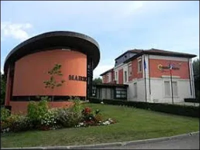 Je vous emmène à présent à Colombier-Saugnieu. Ville de la métropole Lyonnaise, elle se situe dans le département ...