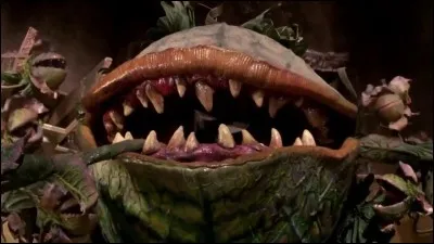 Combien de personnes la plante a-t-elle mangées dans le remake de 1986 ? (Dans la fin originale)