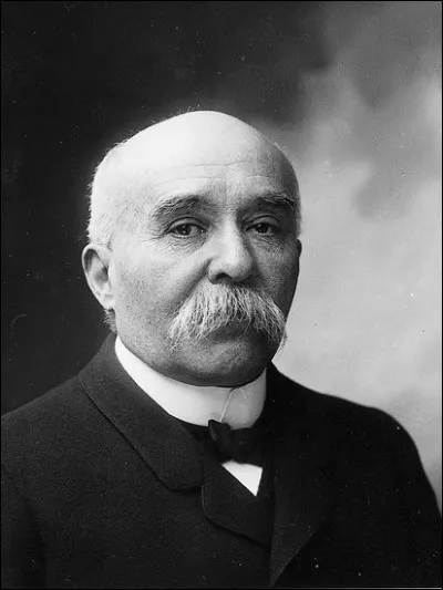 Les situations politique, sociale et internationale conduisent le président de la République Raymond Poincaré à nommer comme président du Conseil (=Premier ministre) en novembre 1917
