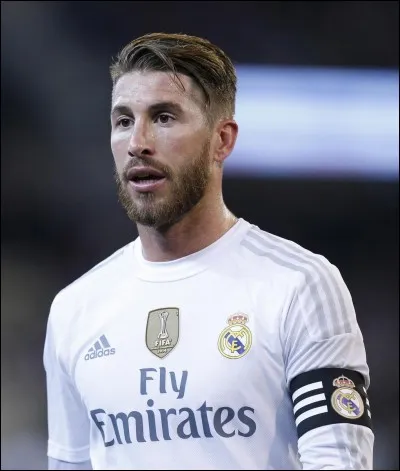 A quel poste Sergio Ramos joue-t-il ?