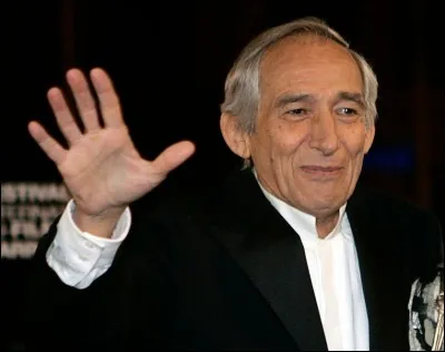 Ce cinéaste (1943 2010) a réalisé notamment "Le Choix des armes", "Tous les matins du monde" et "Fort Saganne". C'est :