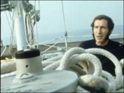 Ce navigateur est notamment connu pour sa victoire en 1972 dans la Transat anglaise ainsi que pour son record du tour du monde à la voile en solitaire en 1973. Il est disparu en mer en novembre 1978 lors de la première Route du Rhum. C'est :