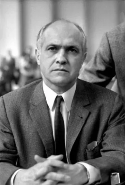 Cet homme politique (1918-1988), socialiste, a été ministre de l'Éducation nationale entre 1981 et 1984; il est à l'origine des zones d'éducation prioritaires (ZEP). C'est :