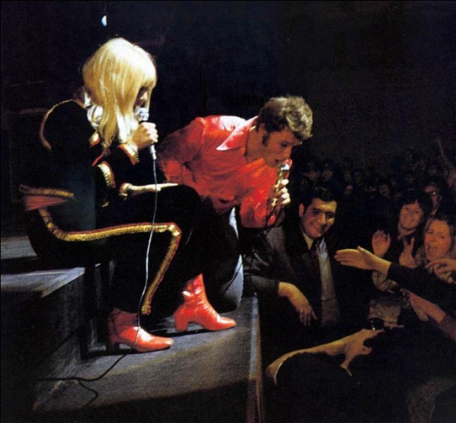 Johnny partage la scène de l'Olympia avec Sylvie en 1967. À la demande de Bruno Coquatrix, il revient à l'Olympia.Combien d'années après ?
