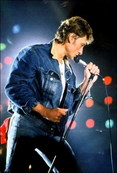 Erick Bamy est le compositeur du titre : "La Tournée".
Qui est le parolier de ce titre ?