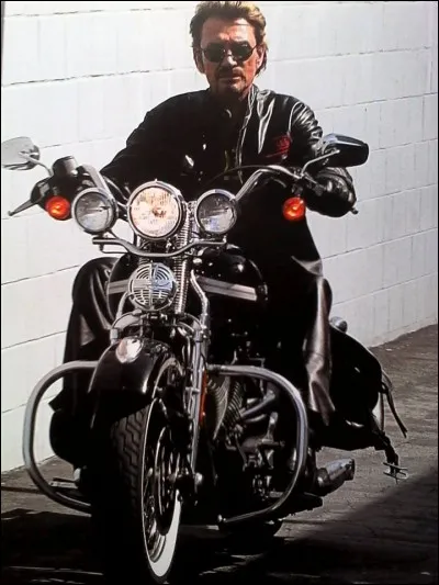 Rétro mobile 2017, Johnny offre aux enchères deux lots de sa collection : sa Cadillac série 62 cabriolet custom et...