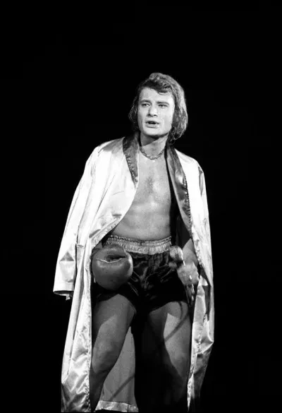 La chanson "Que je t'aime" a été écrite par Gilles Thibault et ...