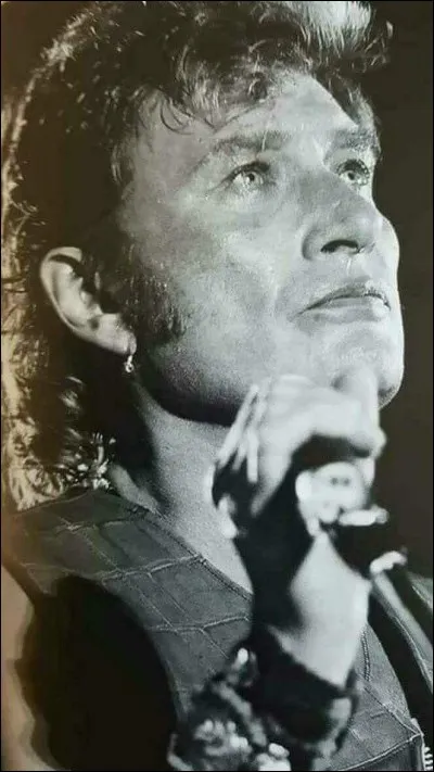 Son premier double album studio est ...