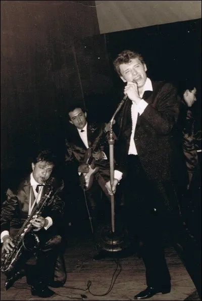 Au Palais des Sports de Paris le 24 février 1961, on organise ....autour de Johnny.