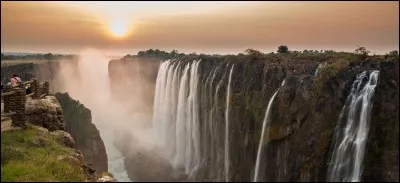 Sur quel fleuve africain se trouvent les chutes Victoria ?