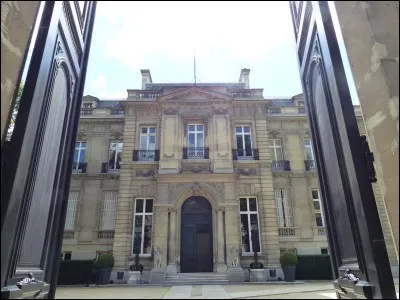 Dans quel arrondissement l'hôtel de Matignon se trouve-t-il ?