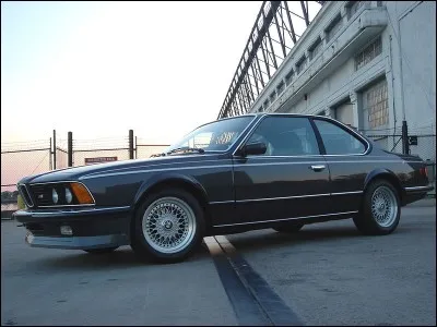 Combien d'exemplaires de 'E24' ont &eacute;t&eacute; fabriqu&eacute;s de 1976 &agrave; 1989 ?