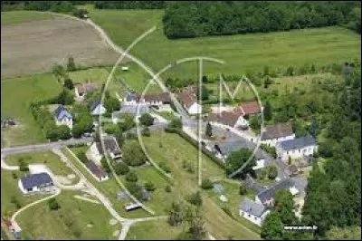 Nous terminons cette balade à Valaire. Petit village Loir-et-Chérien de 84 habitants, il se situe en région ...