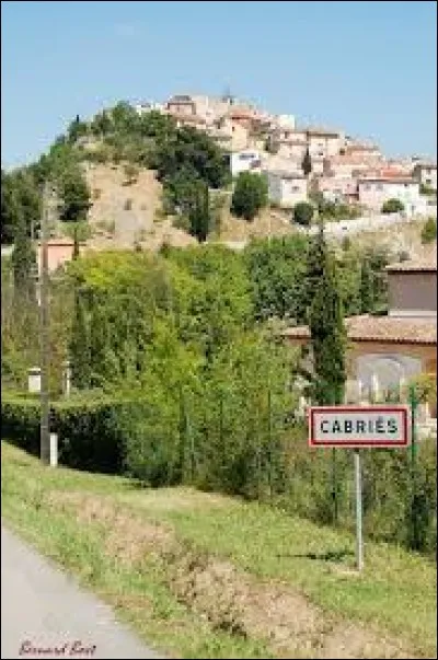 Nous sommes en région P.A.C.A. à l'entrée de Cabriès. Ville de la métropole Aix-Marseille-Provence, elle se situe dans le département ...