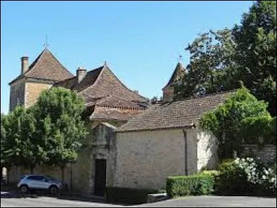 Vous avez sur cette image le château de Lacoste de Salvac. Commune Lotoise, dans la région naturelle de la Bouriane, elle se situe dans l'ancienne région ...