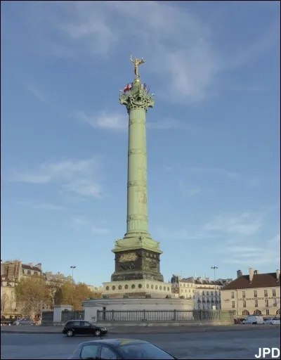 Quelle colonne a été démolie à Paris pendant la Commune par ordre du conseil de la ville ? (cette colonne a été reconstruite par la suite)