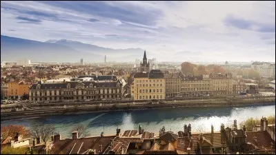 Dans quelle ville habite-t-elle ?