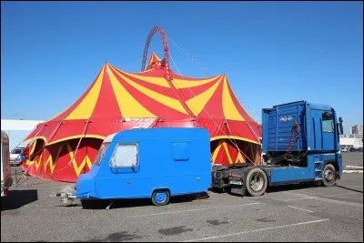 Quel auteur a écrit "Le Grand Cirque" ?