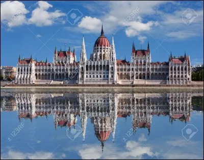 Quel film utilise la musique du compositeur Joseph Strauss II comme illustration sonore ?