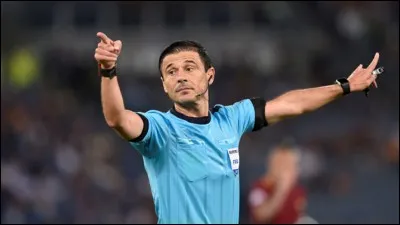 Que manque-t-il au mot "ar .......", qui désigne la personne qui fait respecter les règles ?