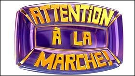 Qui a présenté le jeu "Attention à la marche !" lancé en 2001 ?