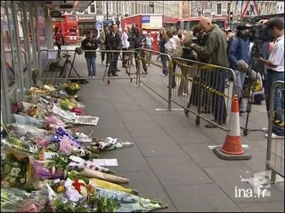 Londres est frapp&eacute;e par le terrorisme : des explosions causent la mort de 56 personnes et font 700 bless&eacute;s. C'&eacute;tait le :