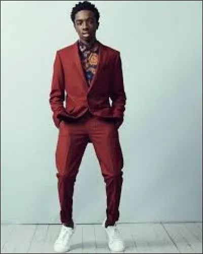 De quel vêtement inhabituel s'est-il vêtu en allant à l'avant-première de la saison 2 de ''Stranger Things'' à Los Angeles ?