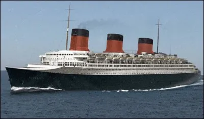 La "carrière" du paquebot Normandie fut interrompue en 1942, après un incendie dans le port de New York.