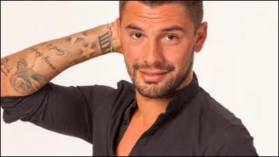 Avec qui Kevin s'est-il mis en couple cette saison ?