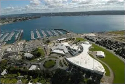 Dans quelle ville peut-on visiter le site d'Océanopolis ?