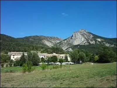 Nous partons en région P.A.C.A., à La Garde. Petit village de 77 habitants, dans le parc naturel régional du Verdon et dans l'arrondissement de Castellane, il se situe dans le département ...