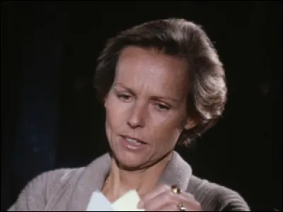 Cette journaliste, née en 1944, a présenté le Journal de 20 heures, de 1981 à 1985 puis dirige la rédaction de l'Express en 1994 et 95. C'est :