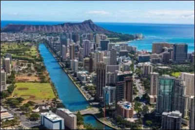 Cette ville des Etats-Unis, capitale d'Hawaï, c'est :